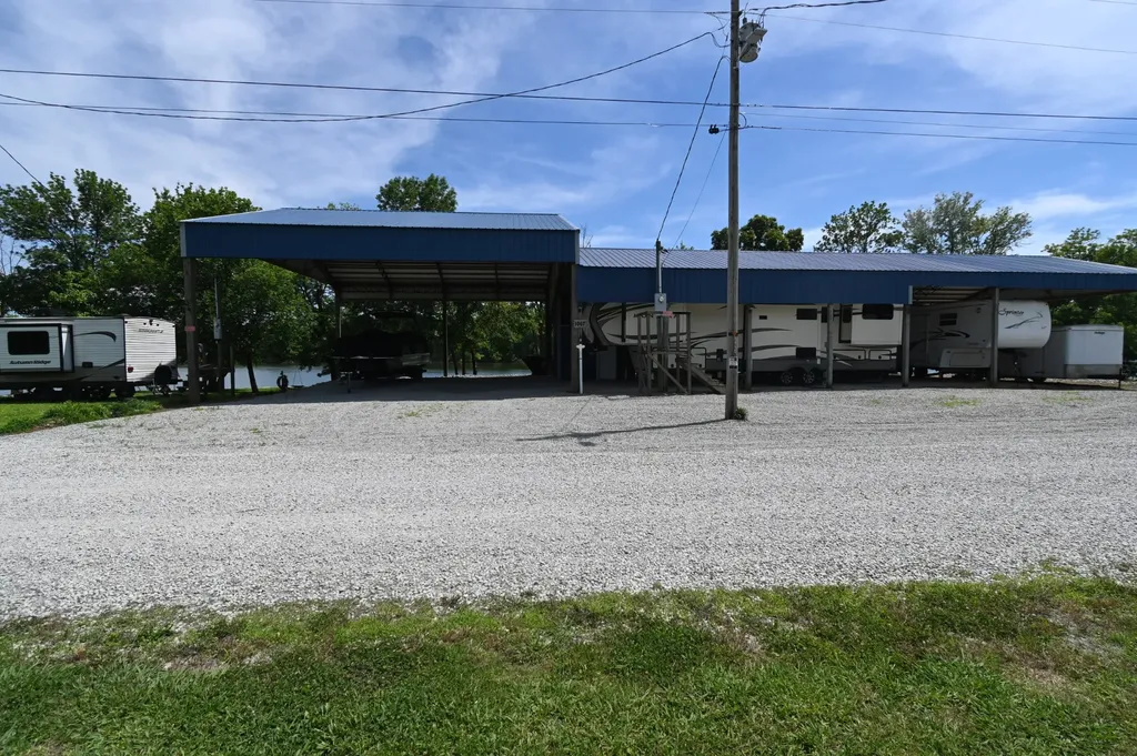 1067 Wc Pickett Clifton TN 38425
