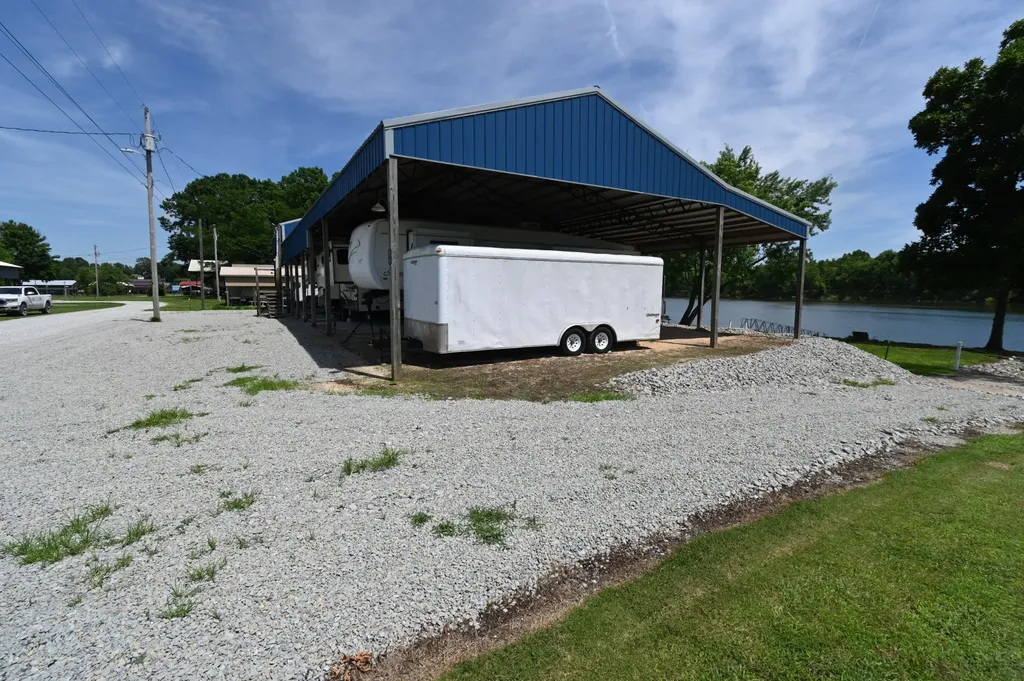 1067 Wc Pickett Clifton TN 38425