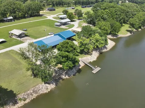 1067 Wc Pickett Clifton TN 38425