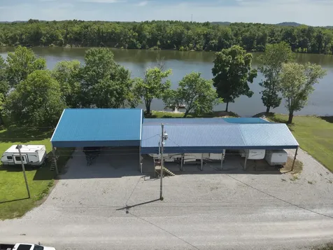 1067 Wc Pickett Clifton TN 38425