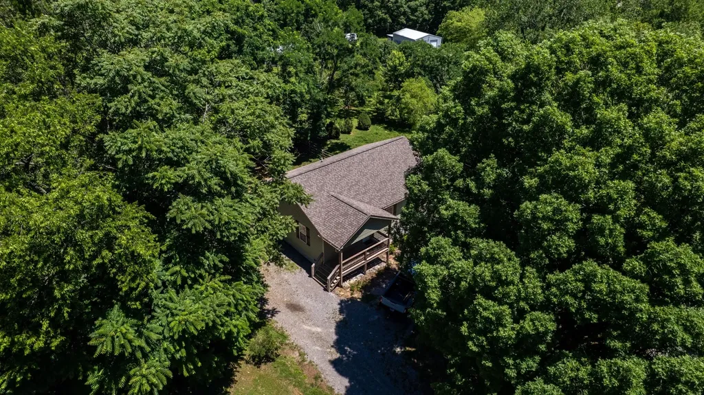 695 Hog Back Ridge Road Bethpage TN 37022