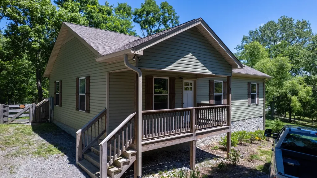 695 Hog Back Ridge Road Bethpage TN 37022