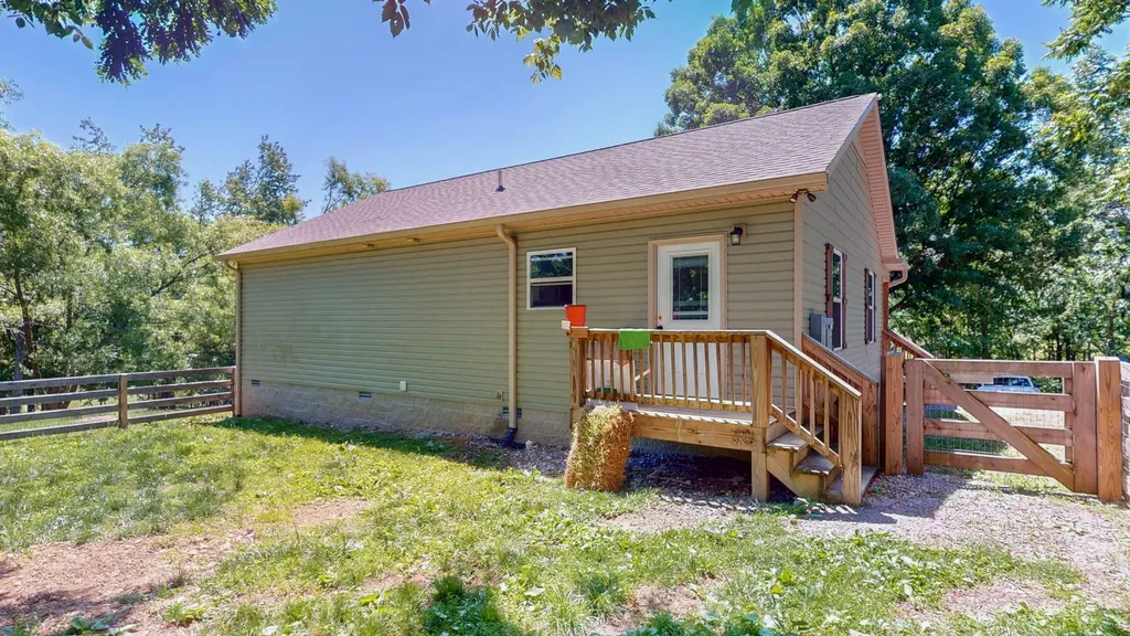 695 Hog Back Ridge Road Bethpage TN 37022