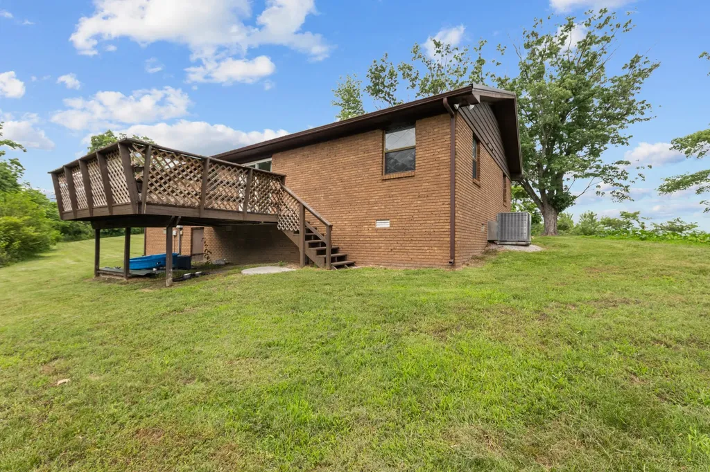 4169 Bledsoe Street Westmoreland TN 37186
