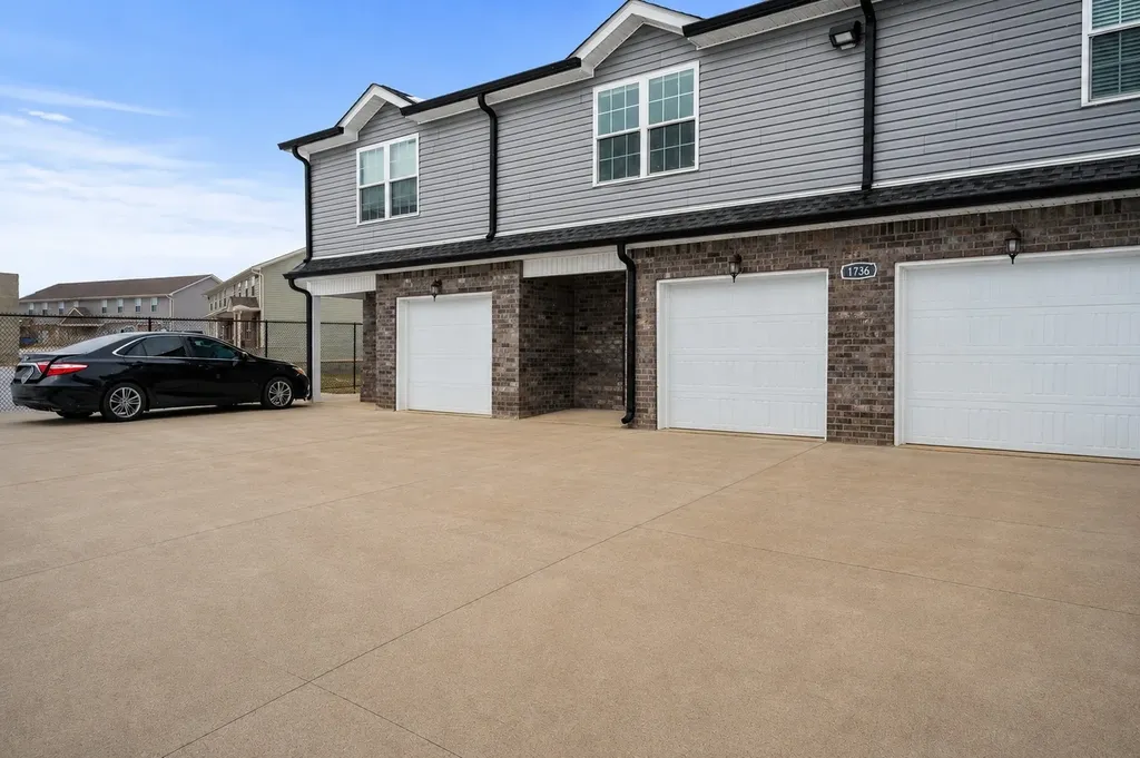 1736 Manning Drive Clarksville TN 37042