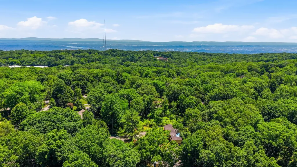 1102 Montvale Circle Signal Mountain TN 37377