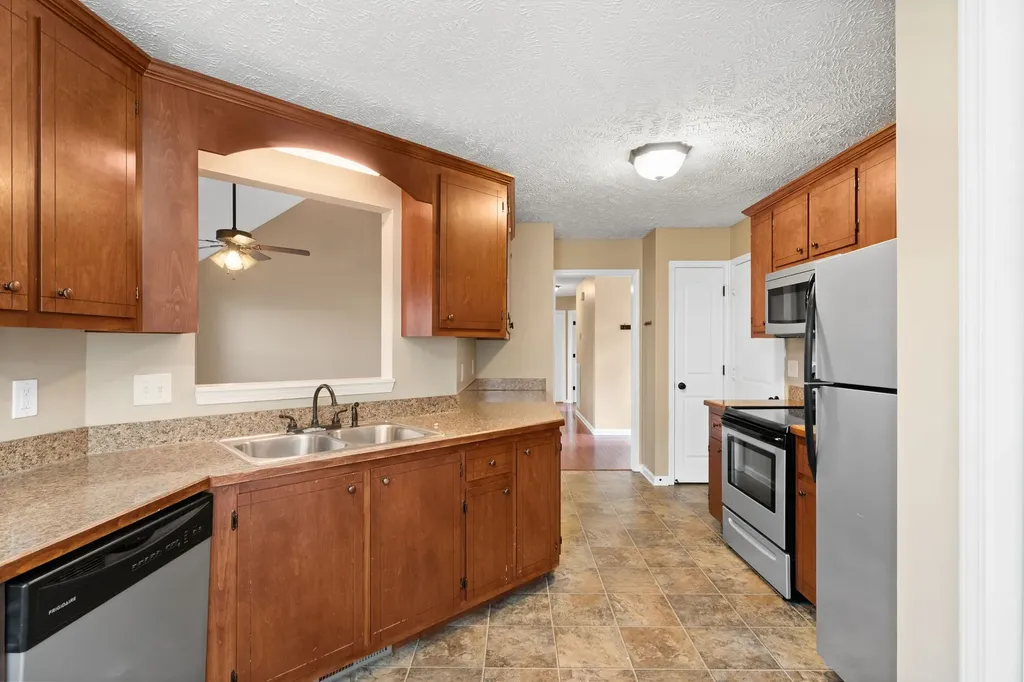 1390 Whitt Lane Clarksville TN 37042