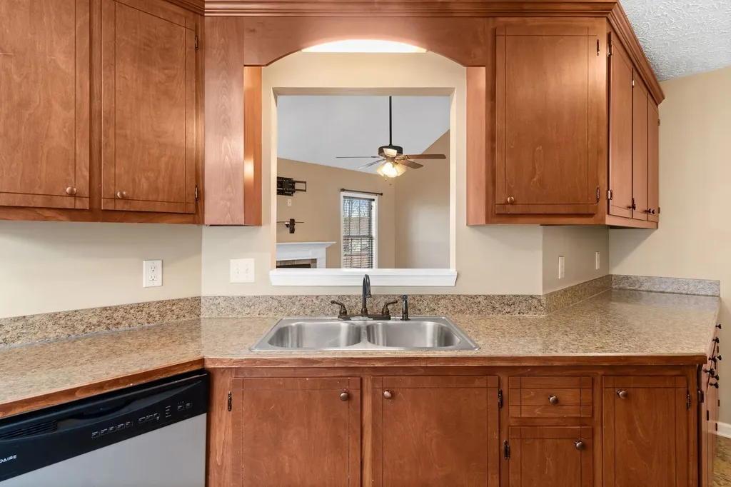 1390 Whitt Lane Clarksville TN 37042