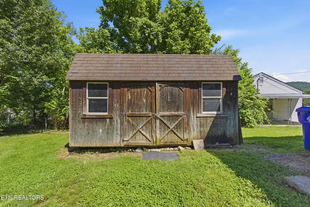 212 Sunset Drive Harriman TN 37748