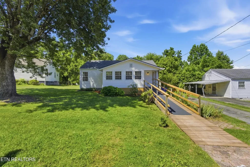 212 Sunset Drive Harriman TN 37748