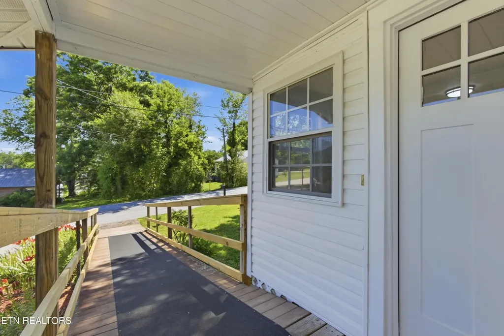 212 Sunset Drive Harriman TN 37748