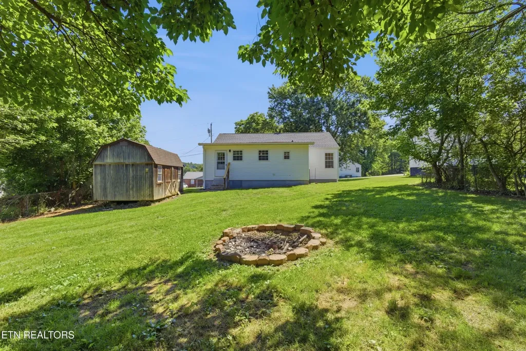212 Sunset Drive Harriman TN 37748
