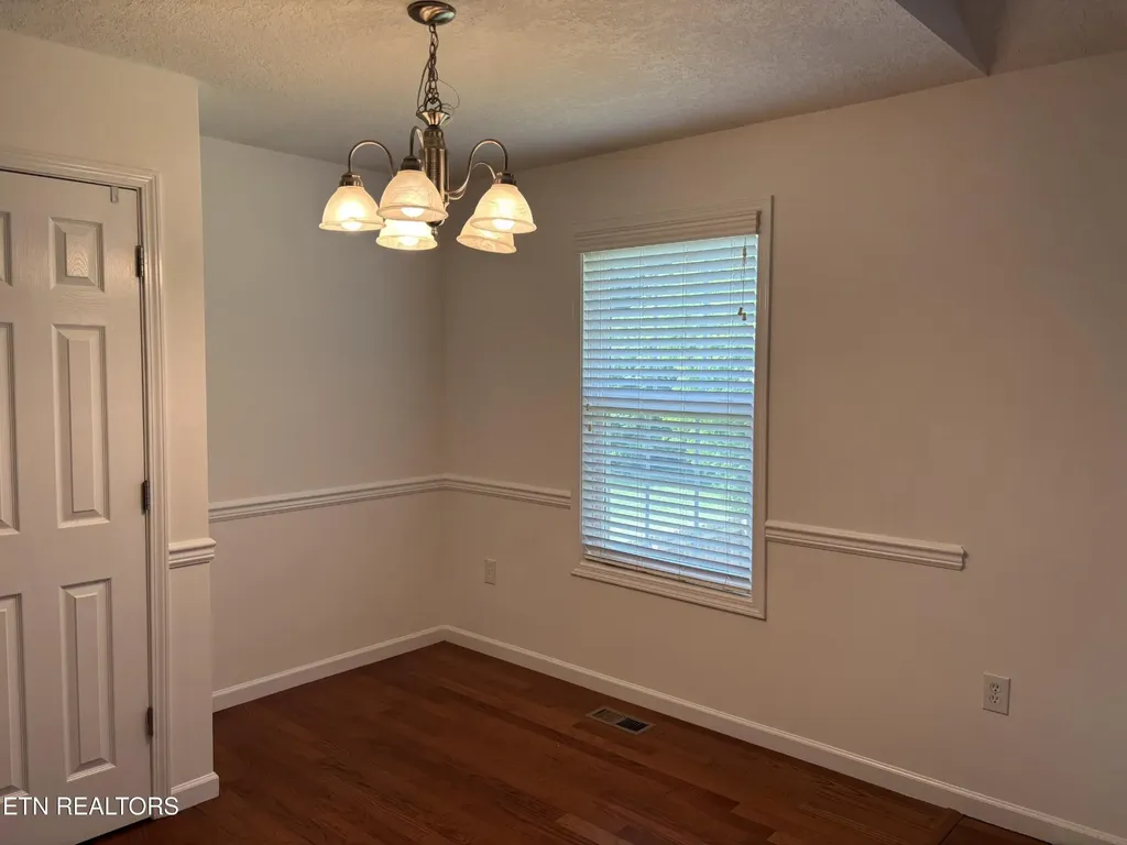 2043 Bluebonnet Drive Mascot TN 37806