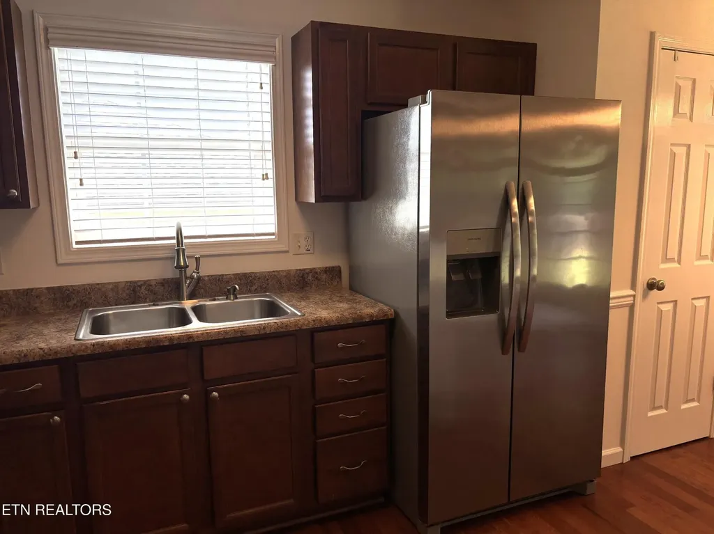 2043 Bluebonnet Drive Mascot TN 37806