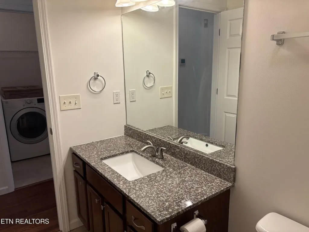 2043 Bluebonnet Drive Mascot TN 37806