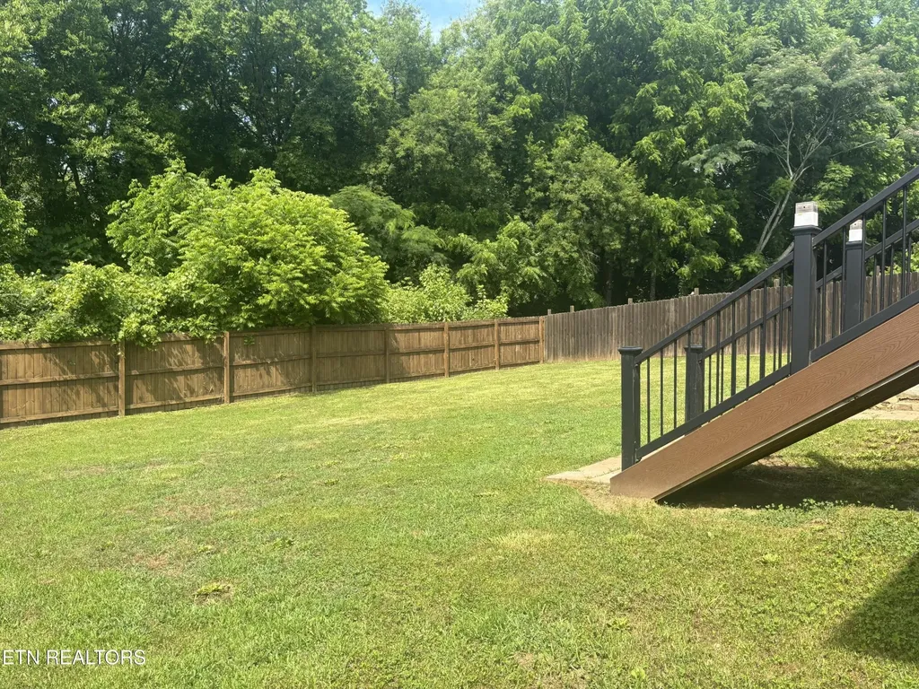 2043 Bluebonnet Drive Mascot TN 37806