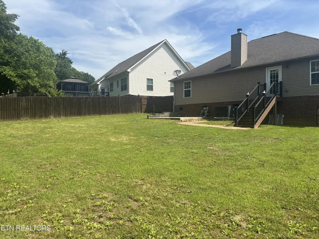 2043 Bluebonnet Drive Mascot TN 37806