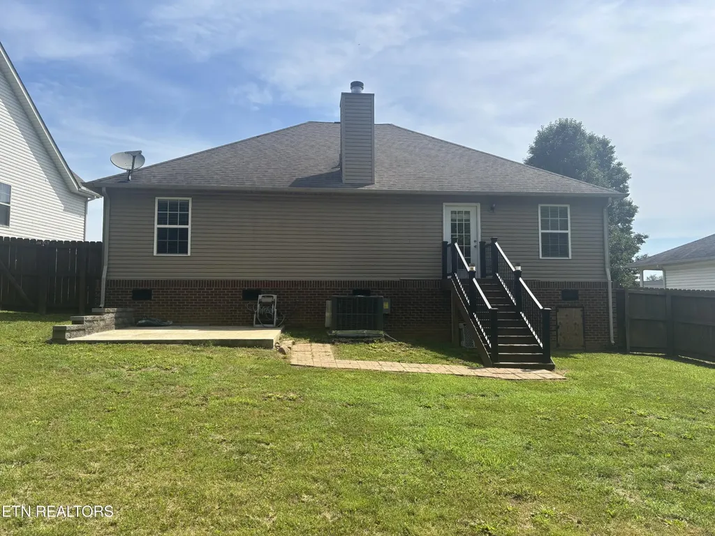 2043 Bluebonnet Drive Mascot TN 37806