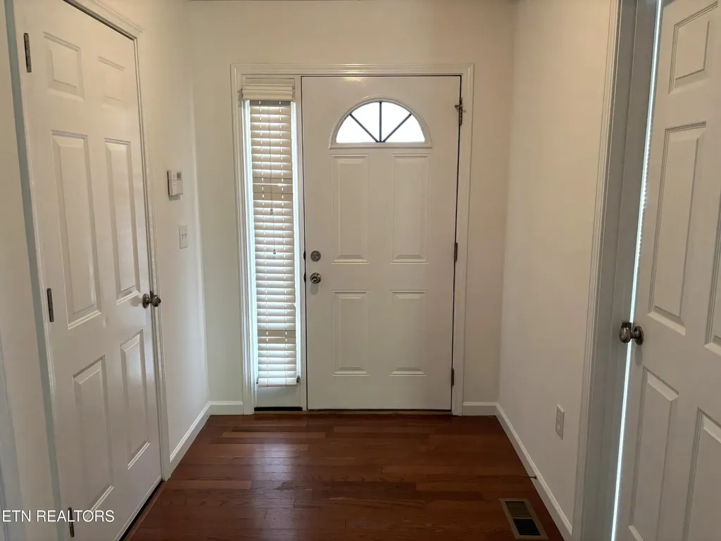 2043 Bluebonnet Drive Mascot TN 37806