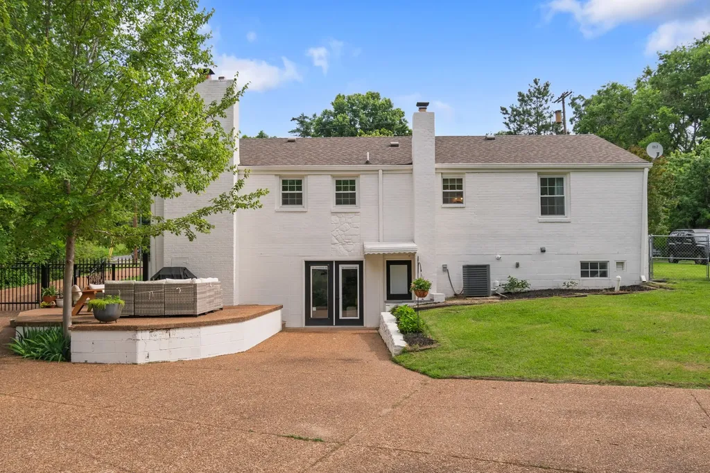 445 Coventry Drive Nashville TN 37211