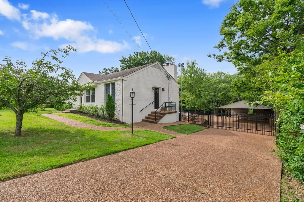 445 Coventry Drive Nashville TN 37211