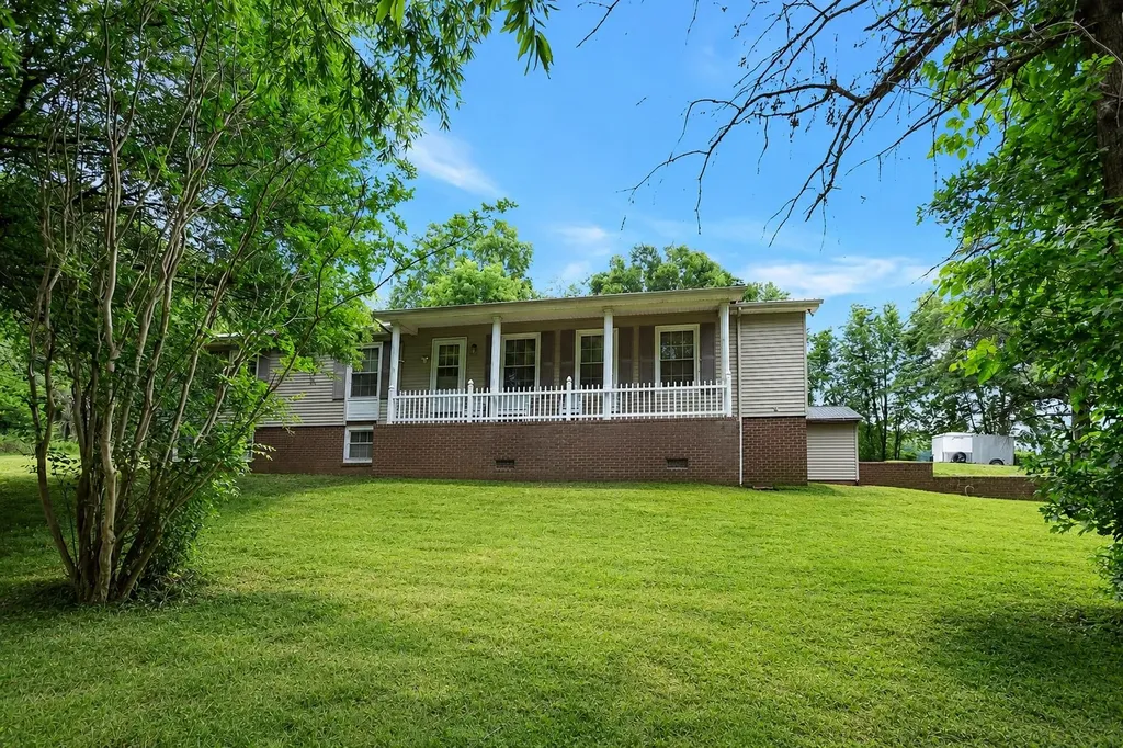 2226 Hwy 25, W Cottontown TN 37048