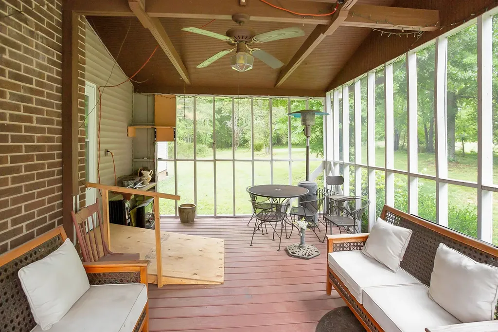 2226 Hwy 25, W Cottontown TN 37048