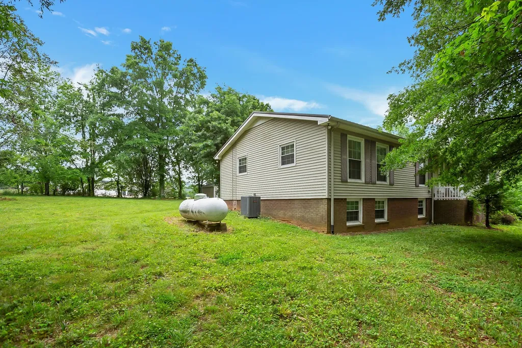 2226 Hwy 25, W Cottontown TN 37048