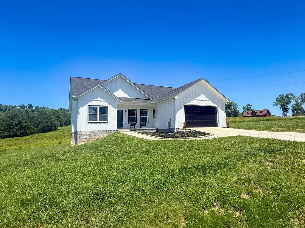 813 Clear Sail Way Dandridge TN 37725