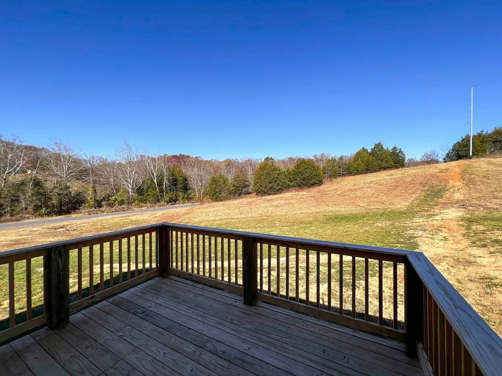 813 Clear Sail Way Dandridge TN 37725