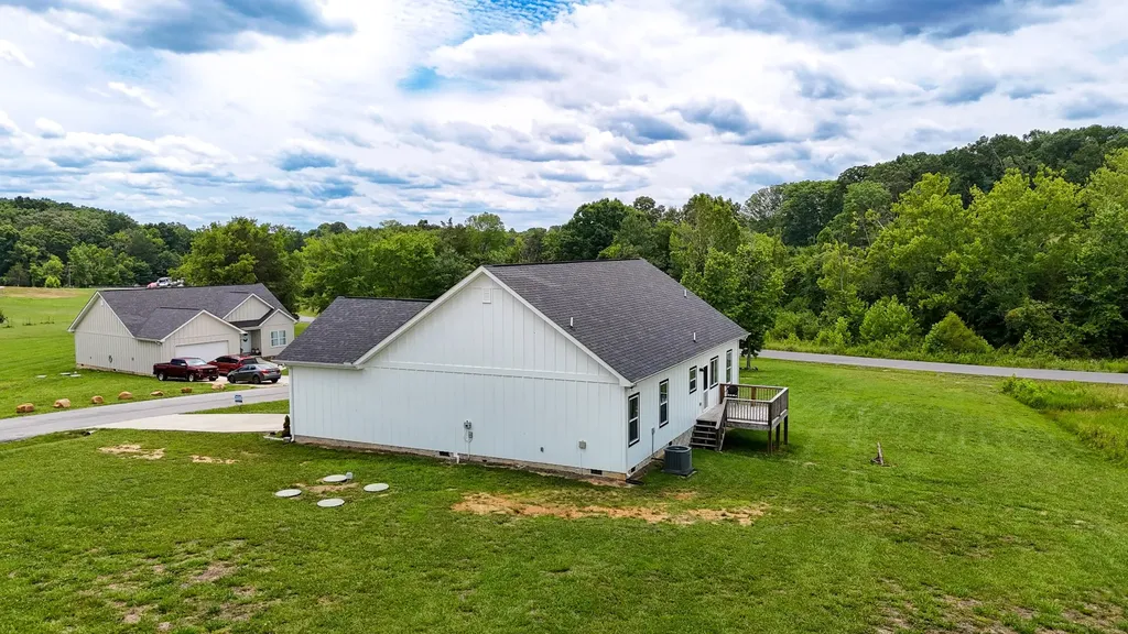 813 Clear Sail Way Dandridge TN 37725