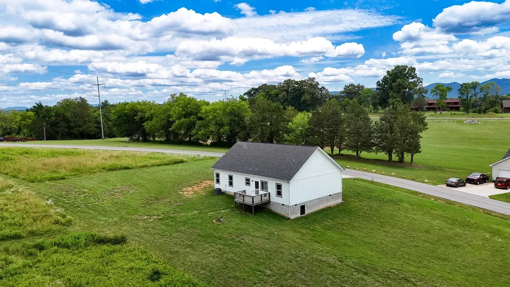 813 Clear Sail Way Dandridge TN 37725