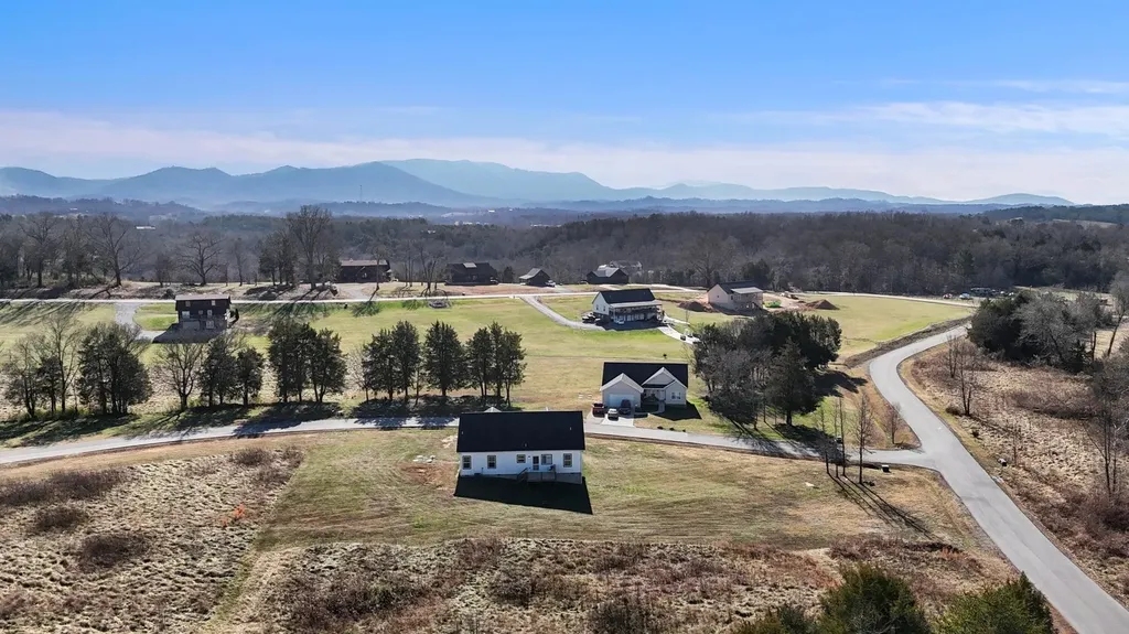 813 Clear Sail Way Dandridge TN 37725