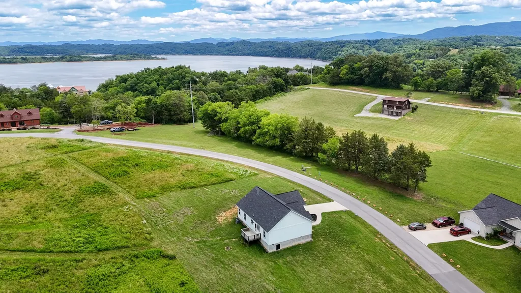 813 Clear Sail Way Dandridge TN 37725