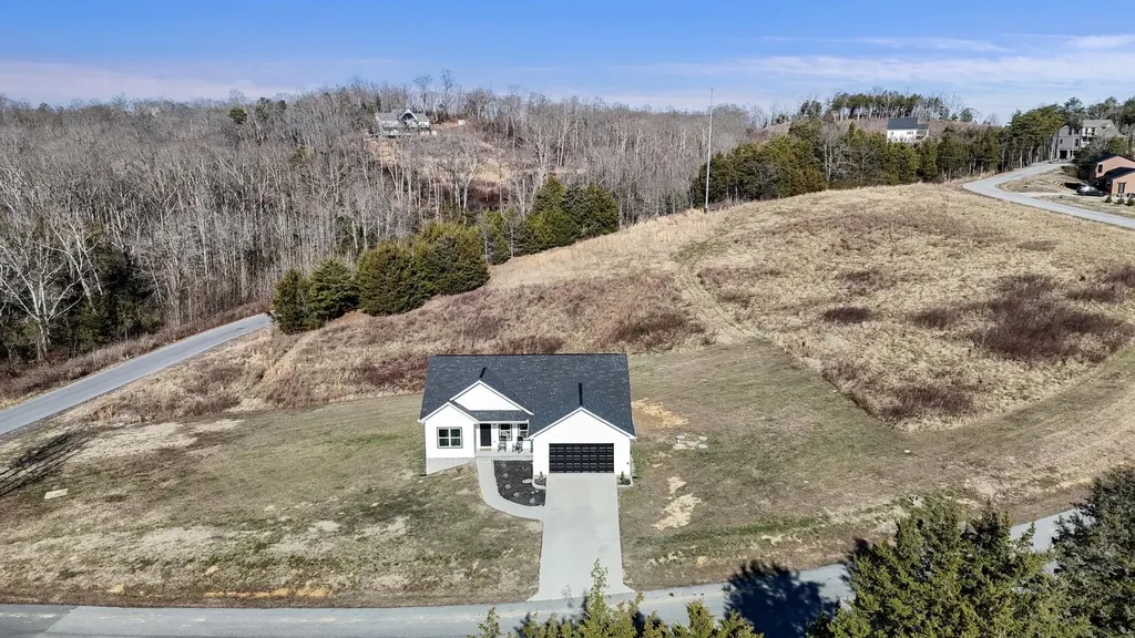 813 Clear Sail Way Dandridge TN 37725