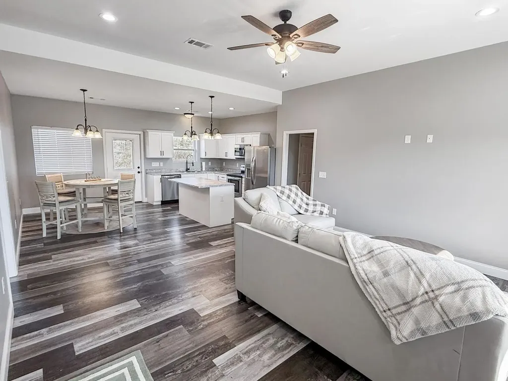 813 Clear Sail Way Dandridge TN 37725