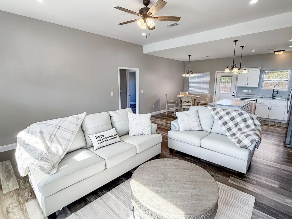 813 Clear Sail Way Dandridge TN 37725