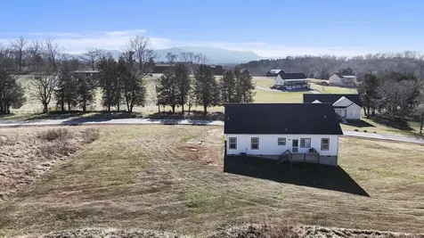 813 Clear Sail Way Dandridge TN 37725