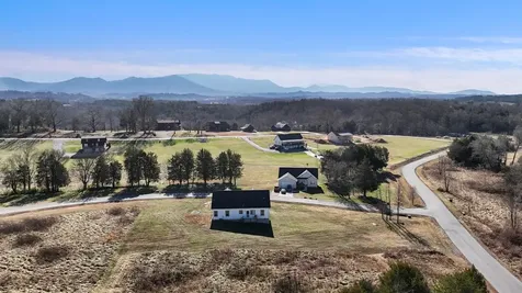 813 Clear Sail Way Dandridge TN 37725