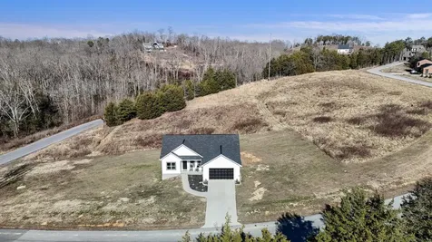 813 Clear Sail Way Dandridge TN 37725
