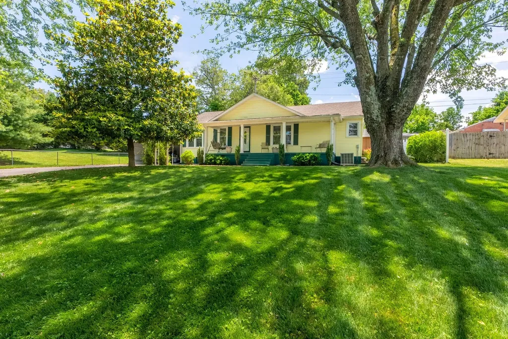 1247 South Pawnee Drive Springfield TN 37172