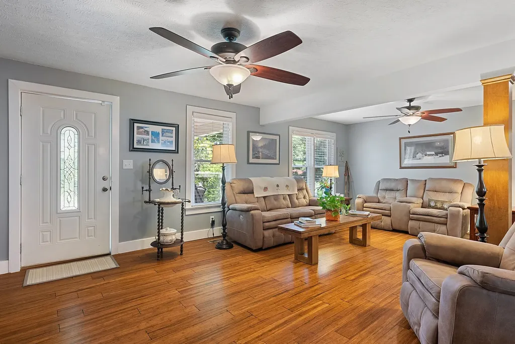 1247 South Pawnee Drive Springfield TN 37172