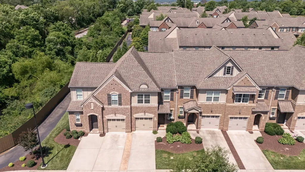 333 Coronado Pvt Circle Hendersonville TN 37075