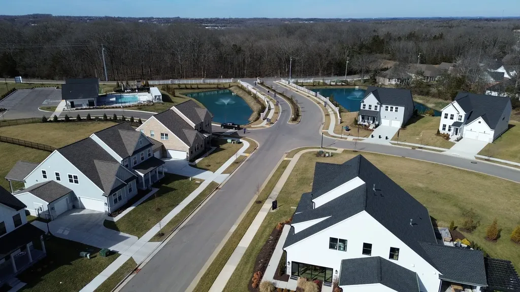2 Tomlinson Pointe Mount Juliet TN 37122