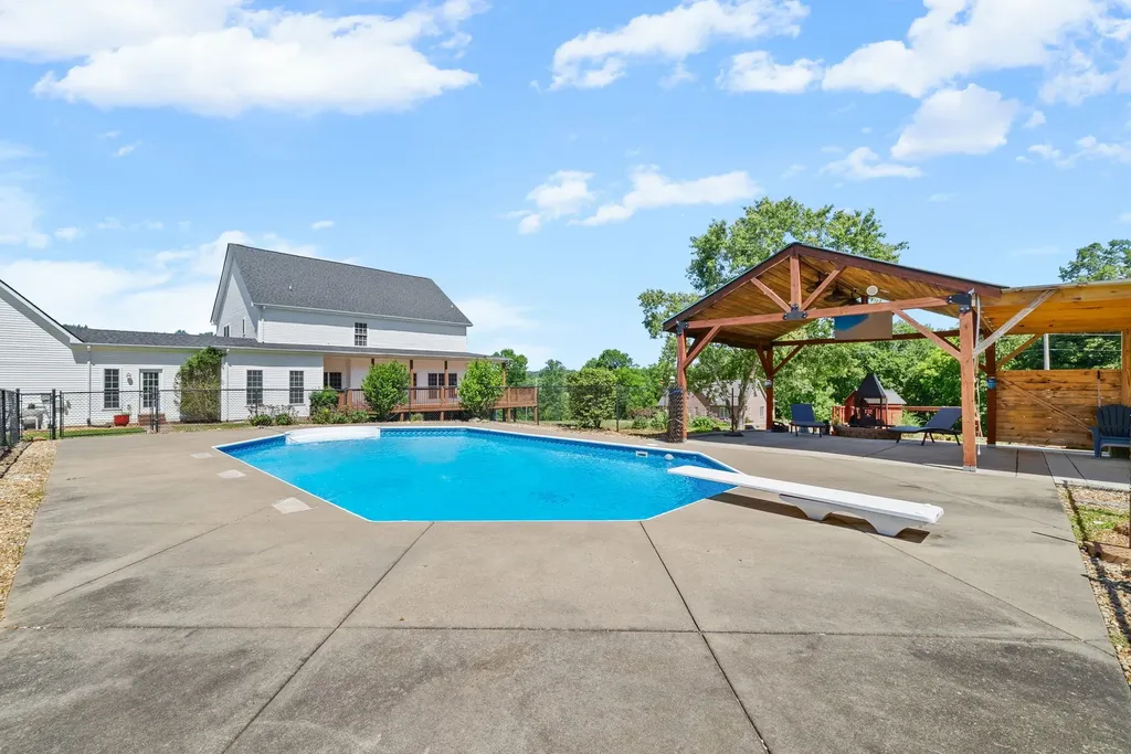 3367 Chapel Hill Road Clarksville TN 37040