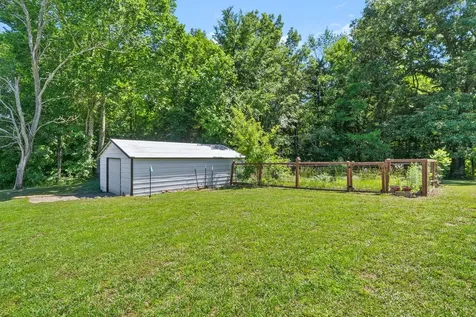 3367 Chapel Hill Road Clarksville TN 37040