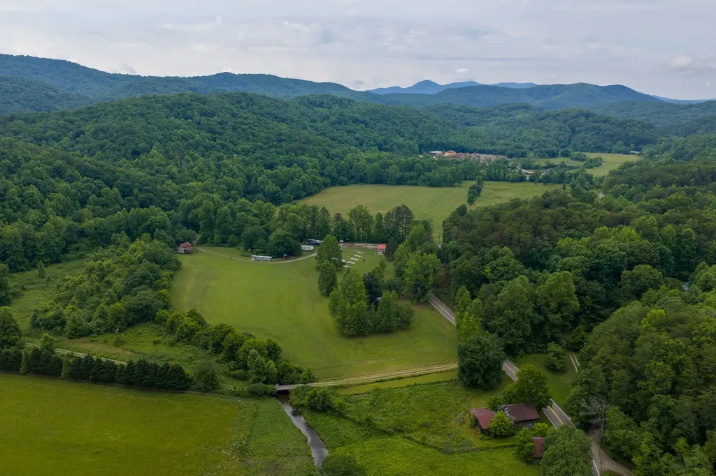 13431 New Highway 68 Tellico Plains TN 37385