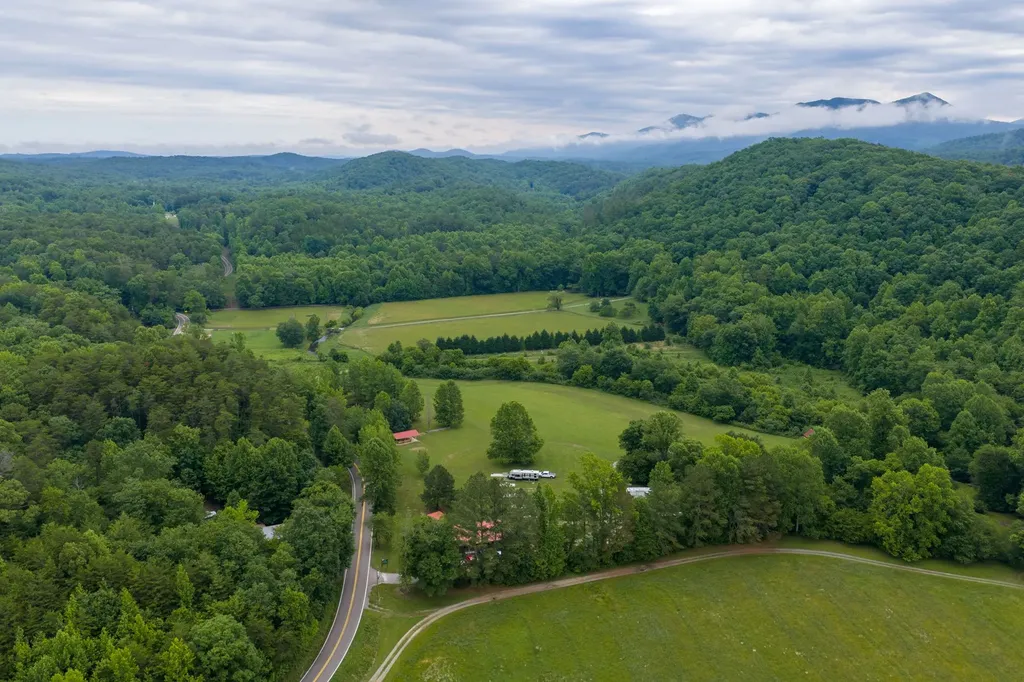 13431 New Highway 68 Tellico Plains TN 37385