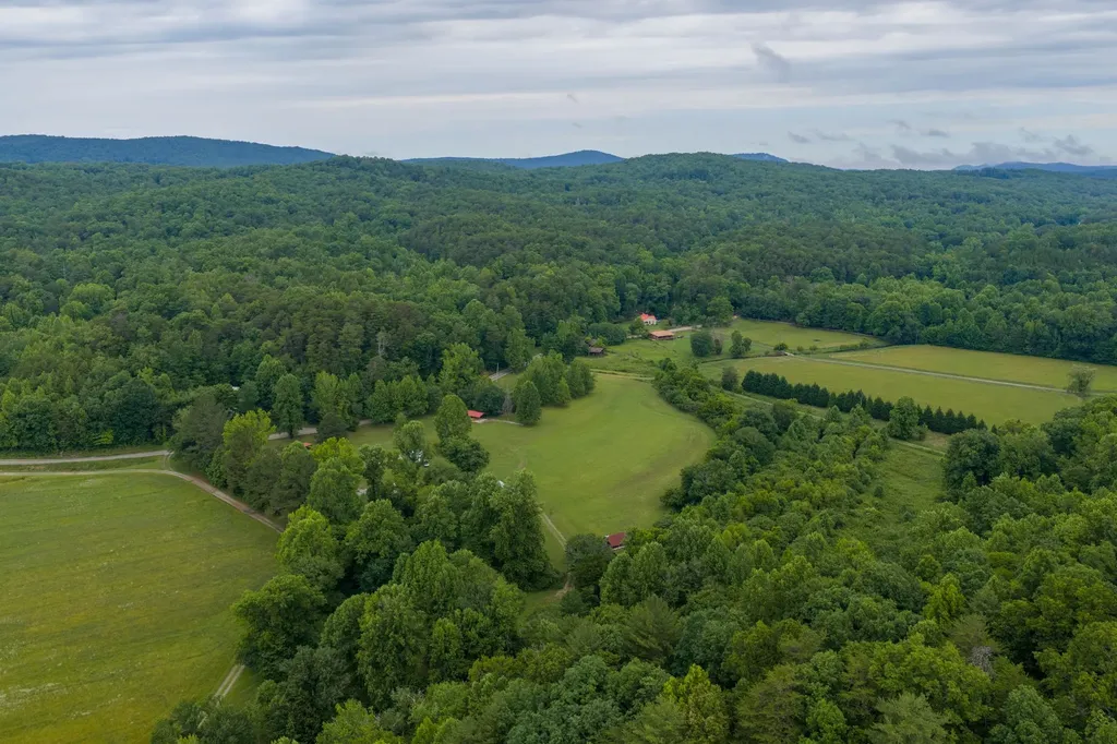 13431 New Highway 68 Tellico Plains TN 37385