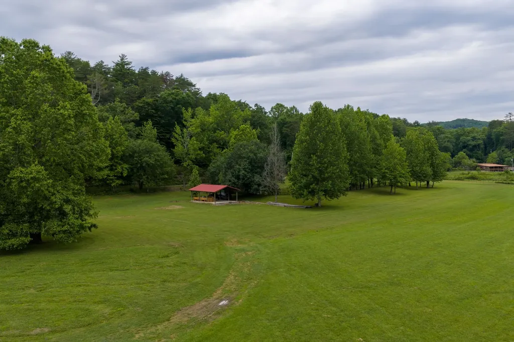 13431 New Highway 68 Tellico Plains TN 37385